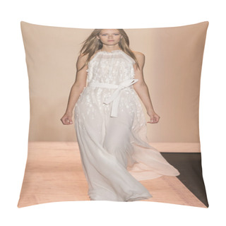 Personality  BCBGMAXAZRIA Spring 2015 Ready-to-Wear Runway Show Pillow Covers