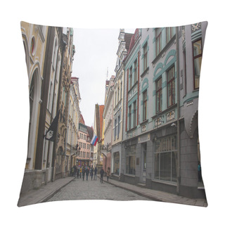 Personality  Tallinn, Estonia - January 3, 2018: Central Streets Of The Old Town Of Tallinn Pillow Covers