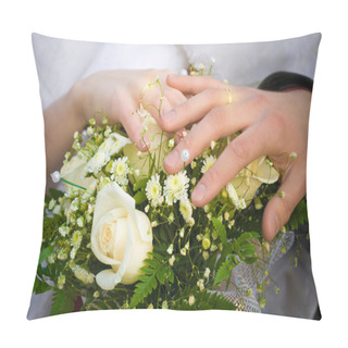 Personality  Wedding Bouquet And Hands Of Cuple Pillow Covers