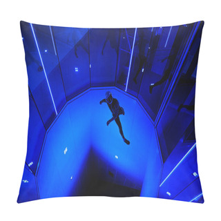 Personality  A Man Flier Doing Stunts In An Indoor Wind Tunnel Pillow Covers