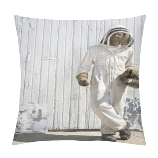 Personality  Beekeeper With Crossed Legs Pillow Covers