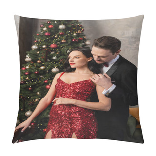 Personality  Wealthy Couple, Handsome Man In Tuxedo Hugging Attractive Wife In Red Dress Near Christmas Tree Pillow Covers