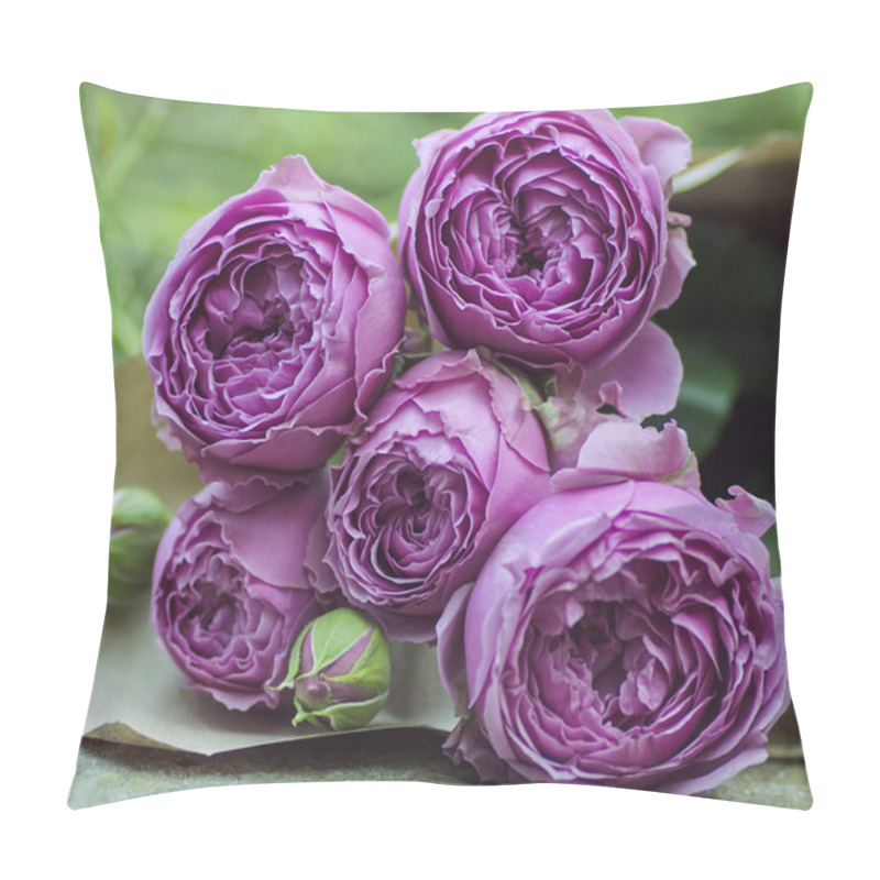 Personality  bouquet of pale purple roses   pillow covers