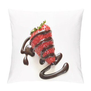 Personality  Fresh Strawberry Drizzled With Chocolate Sauce Pillow Covers