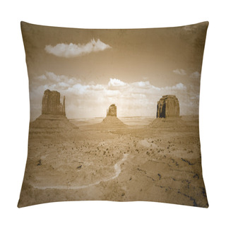 Personality  Vintage Style Stained Image Of Monument Pillow Covers