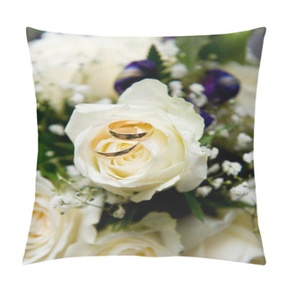 Personality  Wedding Rings With White Rose Pillow Covers