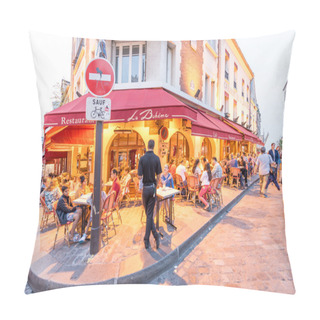 Personality  Tourists Explore Montmartre Streets Pillow Covers