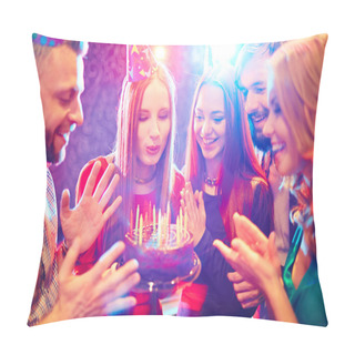 Personality  Friends Congratulating Woman With Birthday Pillow Covers
