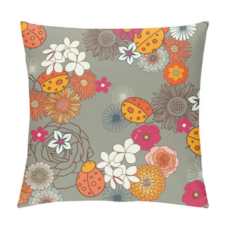 Personality  Retro Groovy Florals And Lady Bugs Vector Seamless Pattern Pillow Covers