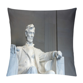 Personality  Statue Of Abraham Lincoln Pillow Covers