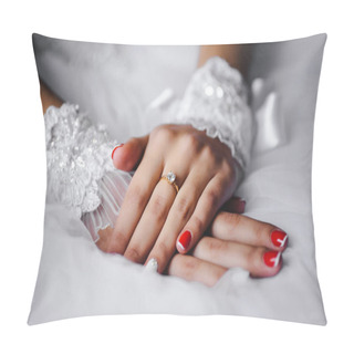 Personality  Beautiful Wedding Decoration, In The Hands Of The Bride Pillow Covers