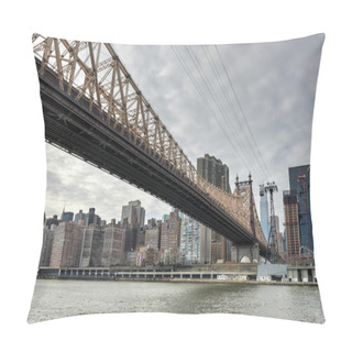 Personality  Roosevelt Island And Queensboro Bridge, Manhattan, New York Pillow Covers