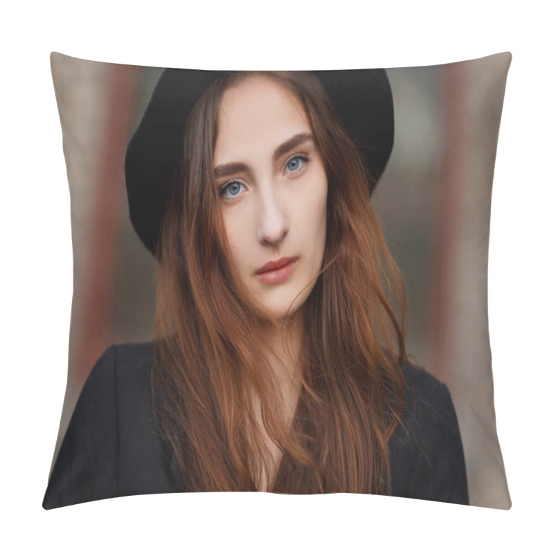 Personality  Redheaded girl in a black hat and glasses pillow covers