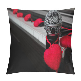 Personality  Microphone And Piano With Decoration Garland Of Hearts  Pillow Covers