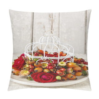 Personality  How To Make Floral Arrangement With Roses And Hawthorn Berries I Pillow Covers