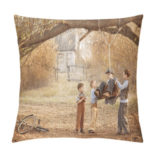 Personality  Children Swinging On The Swing In The Yard Pillow Covers