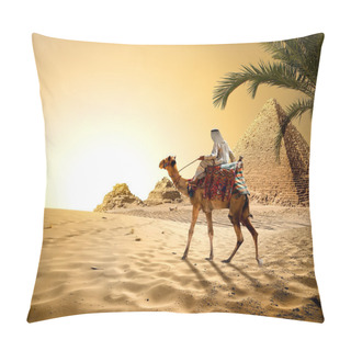 Personality  Pyramids In Hot Desert Pillow Covers