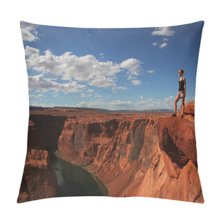 Personality  Standing At The Edge - Horseshoe Bend Pillow Covers