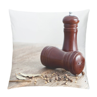 Personality  Wooden Salt And Pepper Shakers. Pillow Covers