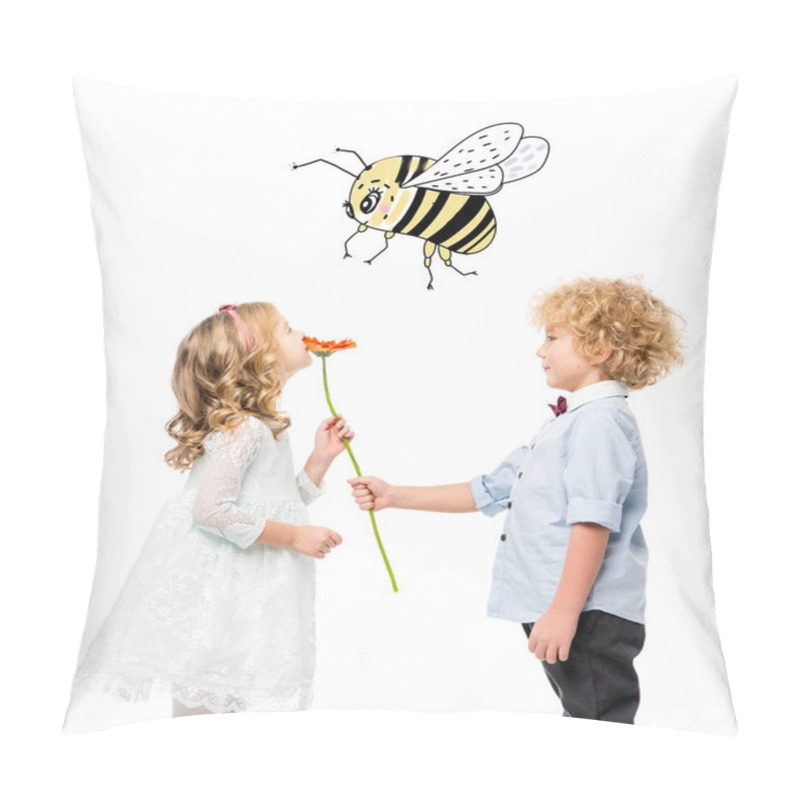 Personality  kids with flower and bee pillow covers