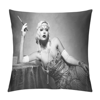Personality  Beautiful Woman Retro Flapper Style Woman Black And White Foto, Roaring 20s Pillow Covers