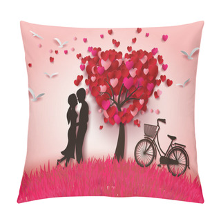 Personality  Two Enamored Under A Love Tree Pillow Covers