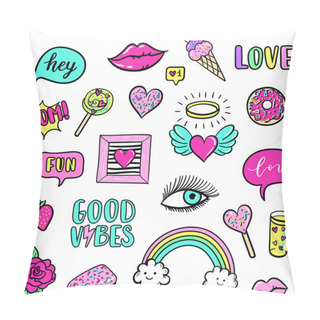 Personality  Vector Seamless Pattern With Fashion Fun Patches: Lip, Star, Strawberry, Speech Bubble On Background. Pop Art Stickers, Patches, Pins, Badges 80s-90s Style Pillow Covers