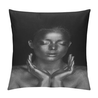 Personality  Portrait Unearthly Golden Girls, Hands Near The Face. Very Delicate And Feminine. The Eyes Are Closed . Hands Folded In The Package,Black And White Pillow Covers