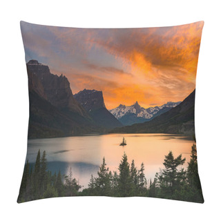 Personality  St. Mary Lake And Wild Goose Island In Glacier National Park Pillow Covers