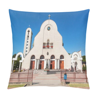 Personality  WADOWICE, POLAND, August 5, 2017: Wadowice Is The Place Of Birth Of Pope John Paul II. Church Of St. Peter The Apostle. Statue Of The Pope John Paul II. Pillow Covers