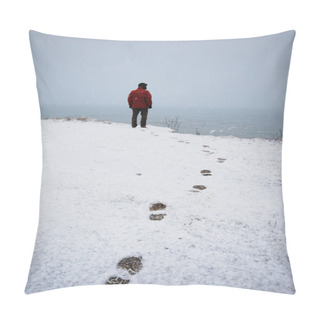 Personality  Foot Steps On The Snow Pillow Covers