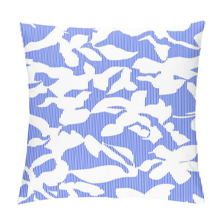 Personality  Seamless Geometric Pattern With Scattered Triangle. Pillow Covers