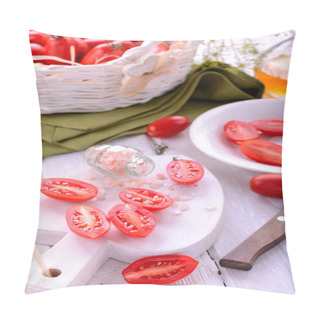 Personality  Fresh Tomatoes Over Wood Pillow Covers