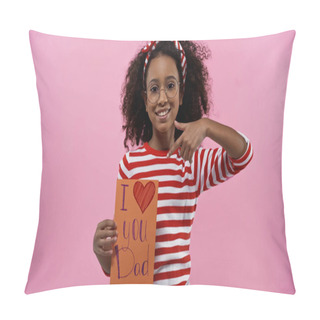 Personality  Happy African American Girl In Glasses Pointing With Finger At Greeting Card With I Love You Dad Lettering Isolated On Pink Pillow Covers