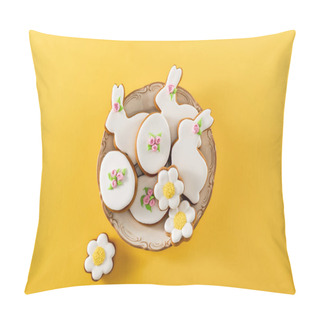 Personality  Top View Of Bowl With Delicious Cookies On Yellow Background Pillow Covers