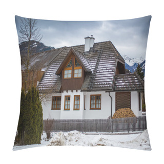 Personality  Wooden House In Austrian Alps At Snowy Day Pillow Covers