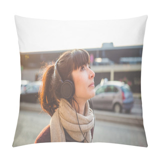 Personality  Woman Listening Music Pillow Covers