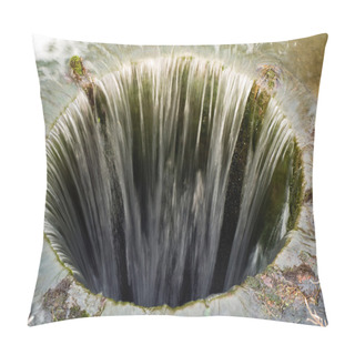 Personality  Deep Bottomless Pit With Water Flowing Pillow Covers