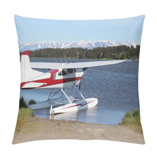 Personality  Float-plane On Beluga Lake Pillow Covers