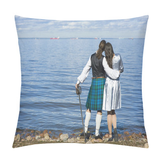 Personality  Woman And Man Looking At The Sea Pillow Covers