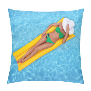 Personality  Woman Relaxing In A Pool Pillow Covers