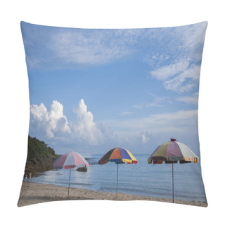 Personality  Taiwan's Kenting National Park Little Bay Beach Umbrellas Pillow Covers