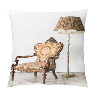 Personality  Brown Royal Chair With Lamp Pillow Covers