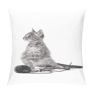 Personality  Beautiful Small Kitten Plays With The Computer Mouse Pillow Covers
