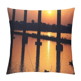 Personality  Ganges River And People At Sunrise In Varanasi, India Pillow Covers