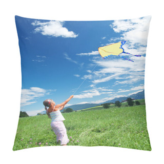 Personality  Child Flying A Kite Pillow Covers