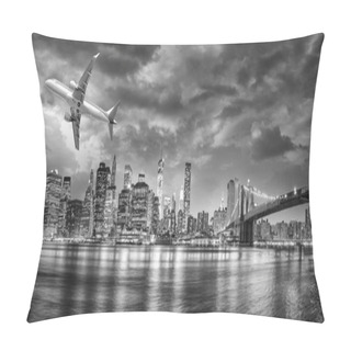 Personality  Black And White View Of Airplane Overflying New York City Pillow Covers