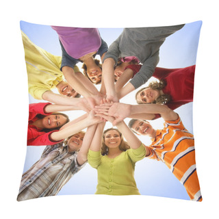 Personality  Smiling Friends Staying Together Pillow Covers