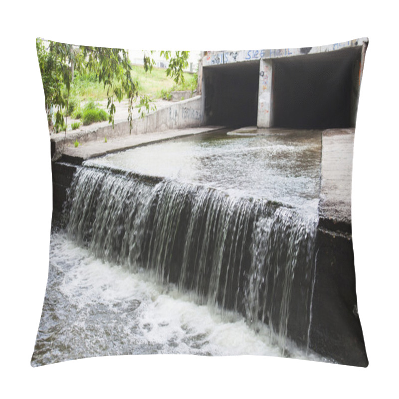 Personality  Water Stream Flowing Out The Underground Tunnel Pillow Covers