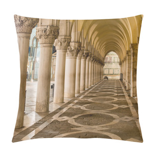 Personality  Arches In Piazza San Marco, Venezia Pillow Covers